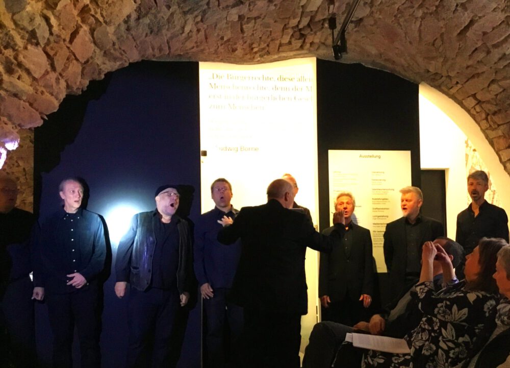 Der Heine-Chor im Goldenen Apfel (Foto Marianne Weg)